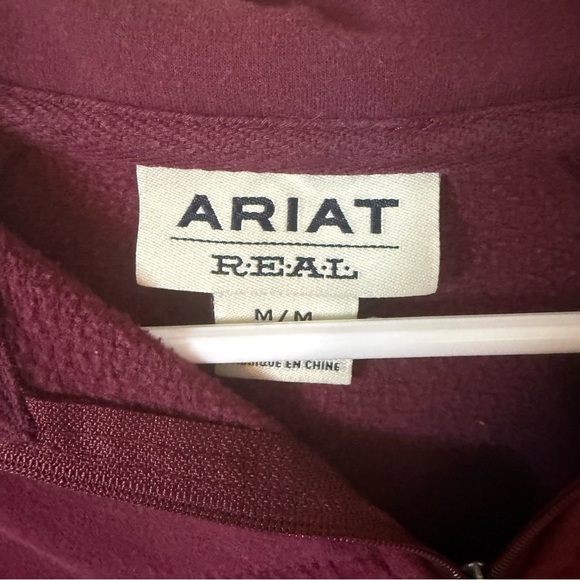 Ariat Women's Maroon collared Quarter-Zip Sweatshirt. Size Medium - Picture 4 of 8